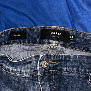 torrid Jeans - VEUC DESTRUCTED BOYFRIEND JEANS torrid Jeans - VEUC DESTRUCTED BOYFRIEND JEANS